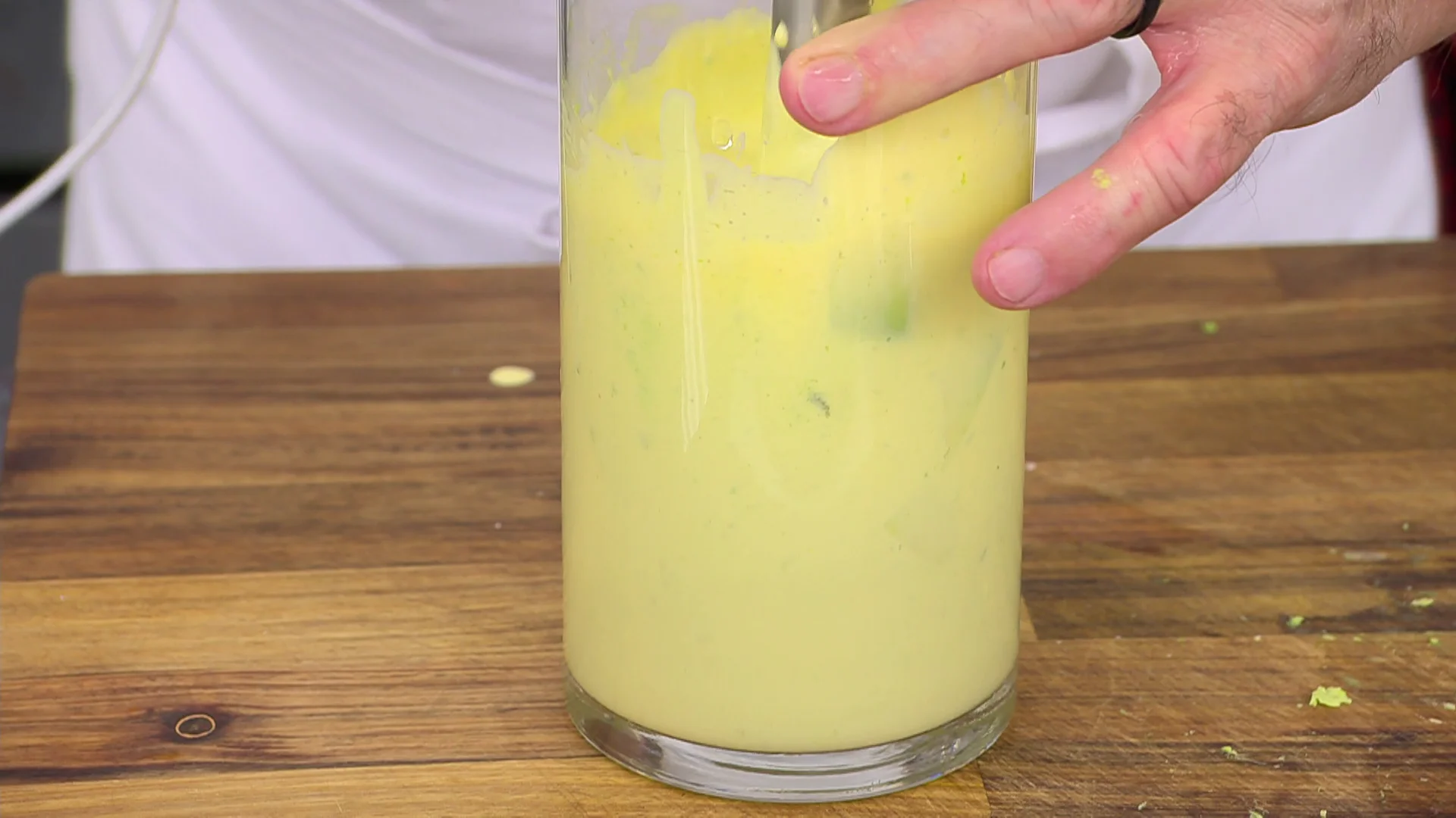 Karlos Arguiñano nos enseña como elaborar la mahonesa de aguacate en pocos minutos Karlos Arguiñano nos enseña como elaborar la mahonesa de aguacate en pocos minutos
