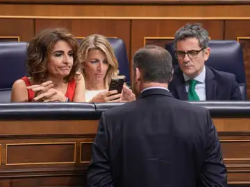 La vicepresidenta, María Jesús Montero, la vicepresidenta segunda, Yolanda Díaz, y el ministro de Justicia, Félix Bolaños, en el Congreso de los Diputados La vicepresidenta, María Jesús Montero, la vicepresidenta segunda, Yolanda Díaz, y el ministro de Justicia, Félix Bolaños, en el Congreso de los Diputados
