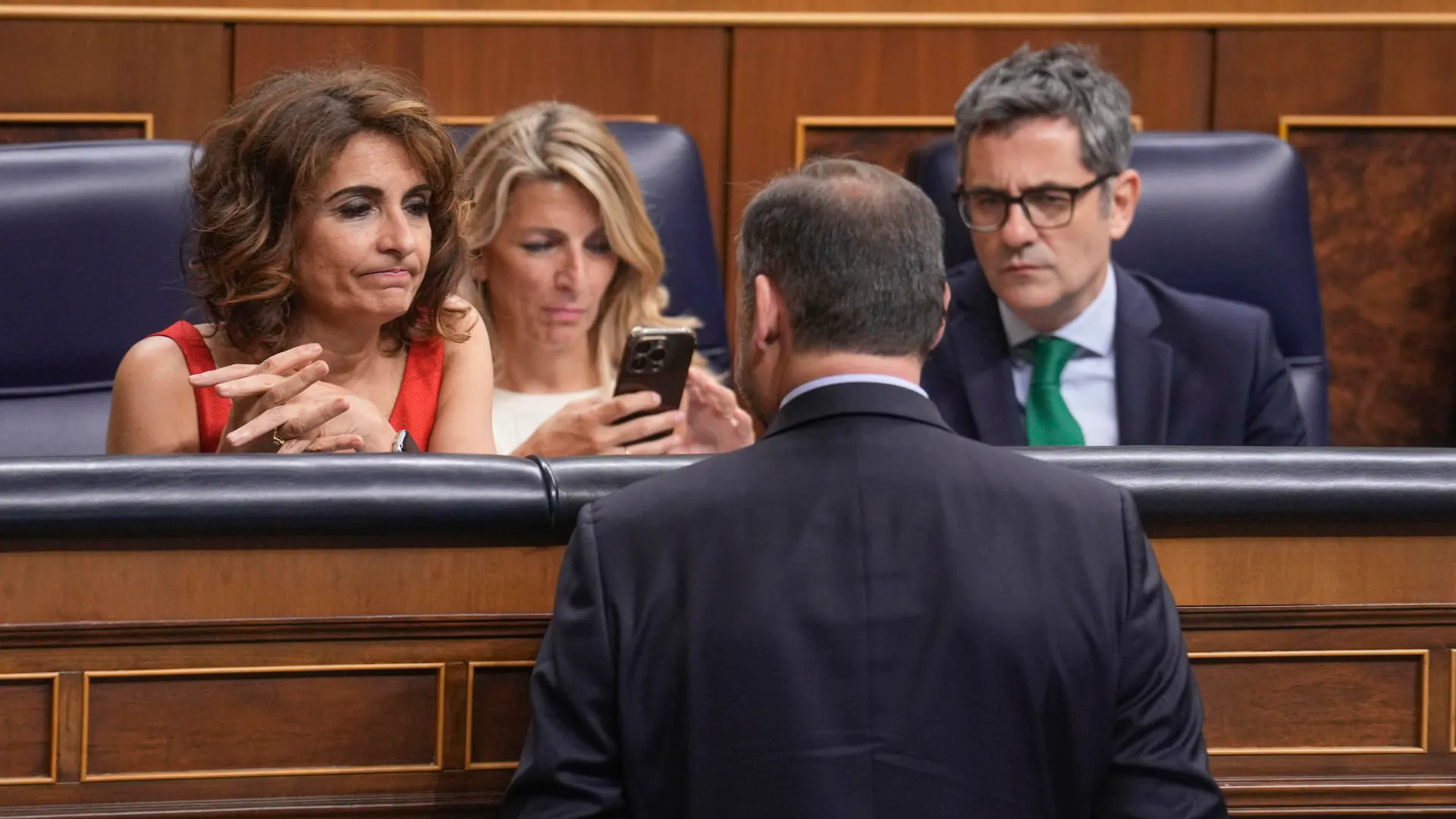 La vicepresidenta, Mar&iacute;a Jes&uacute;s Montero, la vicepresidenta segunda, Yolanda D&iacute;az, y el ministro de Justicia, F&eacute;lix Bola&ntilde;os, en el Congreso de los Diputados