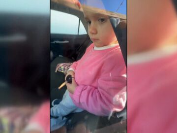 Victoria, la niña de 2 años que quedó atrapada en el coche con la llave y petrificada por el miedo: "Fue un cuadro"
