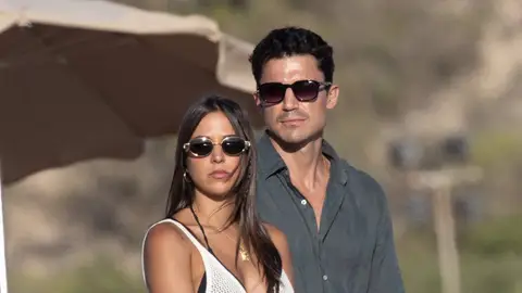 Álex González y Camila Rojido en Ibiza Álex González y Camila Rojido en Ibiza