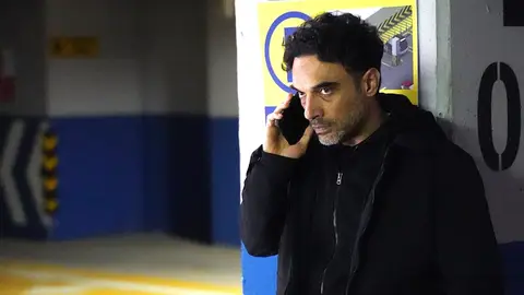 En el último capítulo de Secretos de familia: ¡Los agresores de Tuğçe, acorralados tras caer en la trampa de Eren! En el último capítulo de Secretos de familia: ¡Los agresores de Tuğçe, acorralados tras caer en la trampa de Eren!