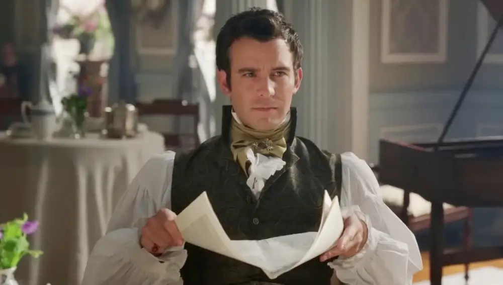 Luke Thompson como Benedict en Los Bridgerton Luke Thompson como Benedict en Los Bridgerton