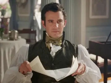 Luke Thompson como Benedict en Los Bridgerton Luke Thompson como Benedict en Los Bridgerton