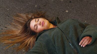 ¡Kumru sufre un grave accidente! Un coche atropella a la joven tras discutir con su padre