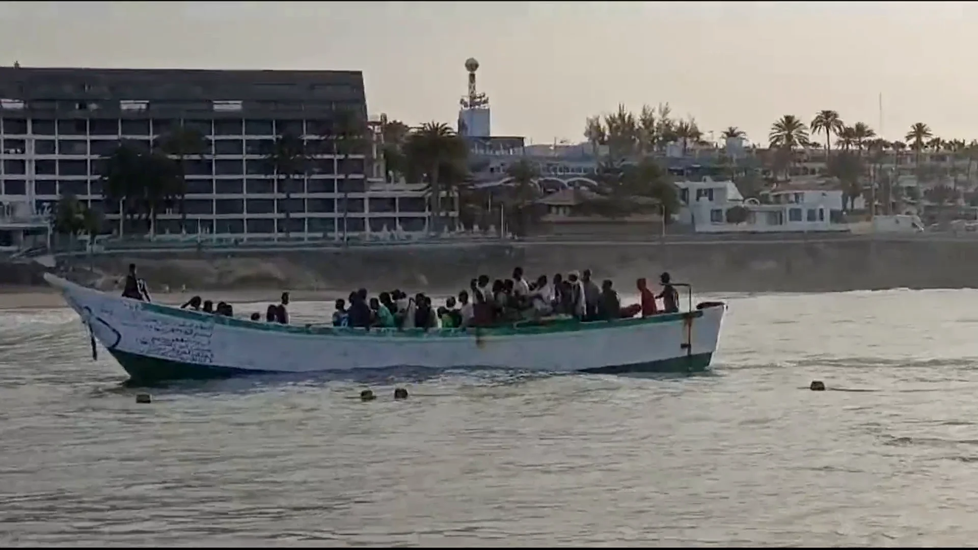 Inmigrantes llegan a España Inmigrantes llegan a España