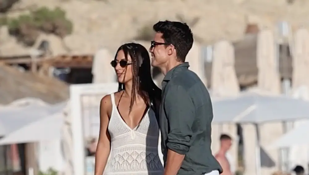 Álex González y Camila Rojido en Ibiza Álex González y Camila Rojido en Ibiza