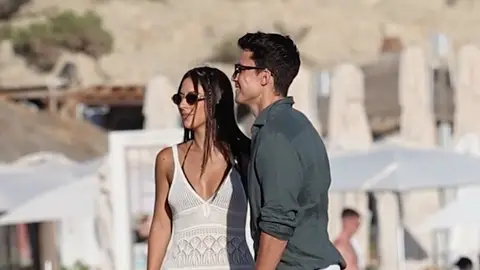 Álex González y Camila Rojido en Ibiza Álex González y Camila Rojido en Ibiza