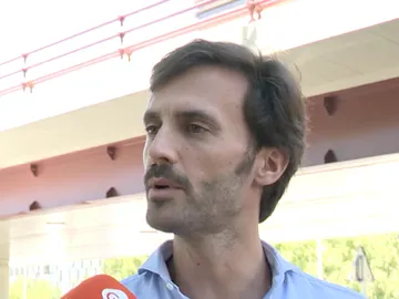 Enrique Solís saliendo del trabajo Enrique Solís saliendo del trabajo