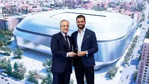 Nacho Fernández, junto a Florentino en su despedida del Real Madrid Nacho Fernández, junto a Florentino en su despedida del Real Madrid