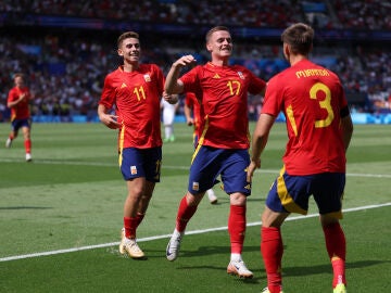 Sergio Gómez celebra su gol ante Uzbekistán