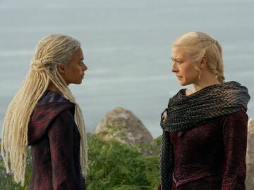 Rahenyra Targaryen (Emma D'arcy) y Rhaena Targaryen (Phoebe Campbell) en La Casa del Dragóm