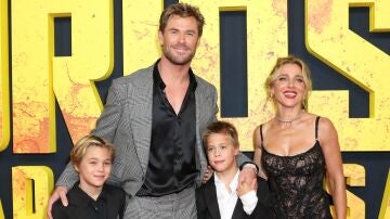 Chris Hemsworth y Elsa Pataky con sus hijos Tristan y Sasha en la premiere de Furiosa: De la saga Mad Max