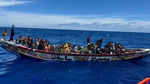 Cayuco localizado en aguas próximas a El Hierro Cayuco localizado en aguas próximas a El Hierro