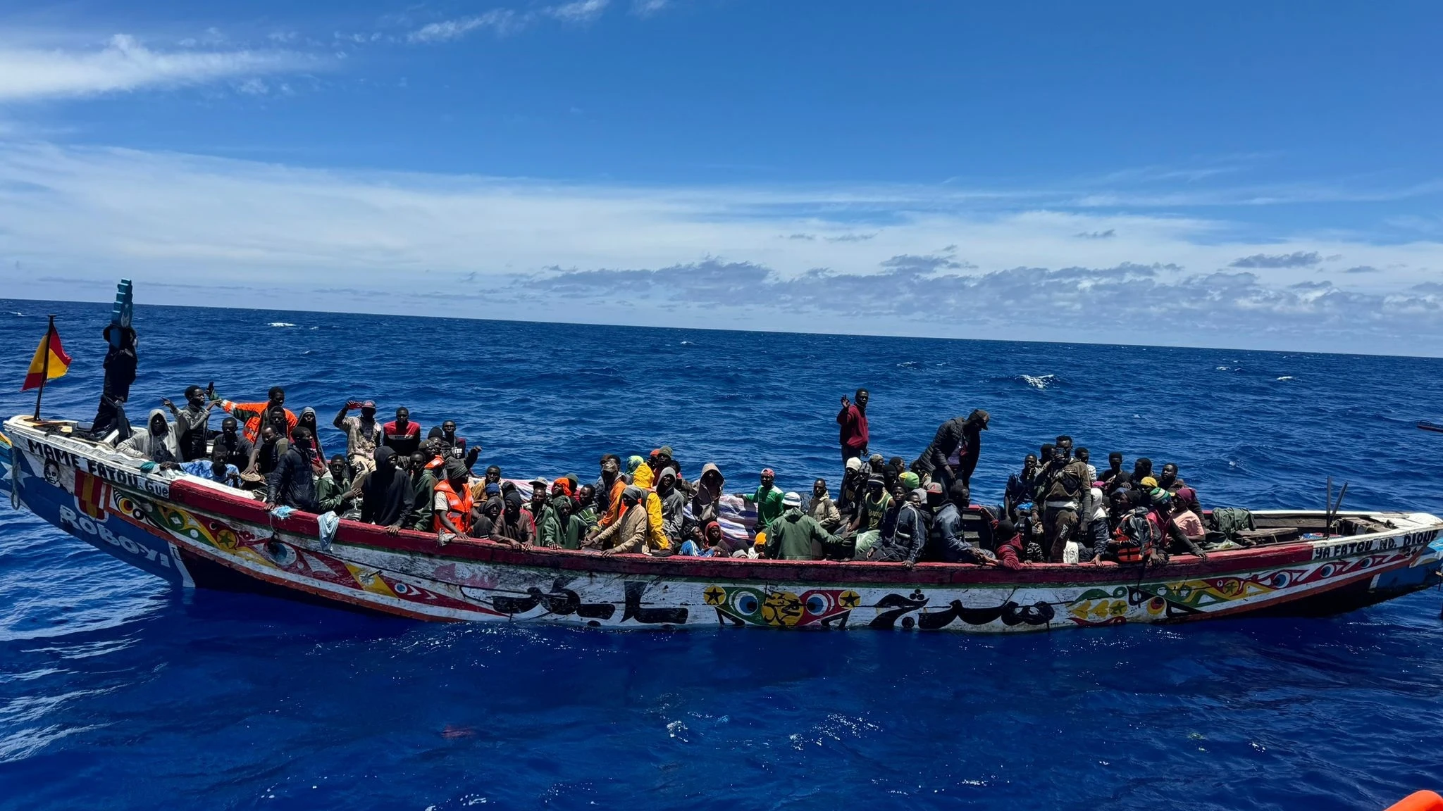 Cayuco localizado en aguas próximas a El Hierro Cayuco localizado en aguas próximas a El Hierro