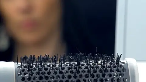 La medida de abonar una fianza para hacer una reserva llega a las peluquerías: "Es lo único que funciona" La medida de abonar una fianza para hacer una reserva llega a las peluquerías: "Es lo único que funciona"