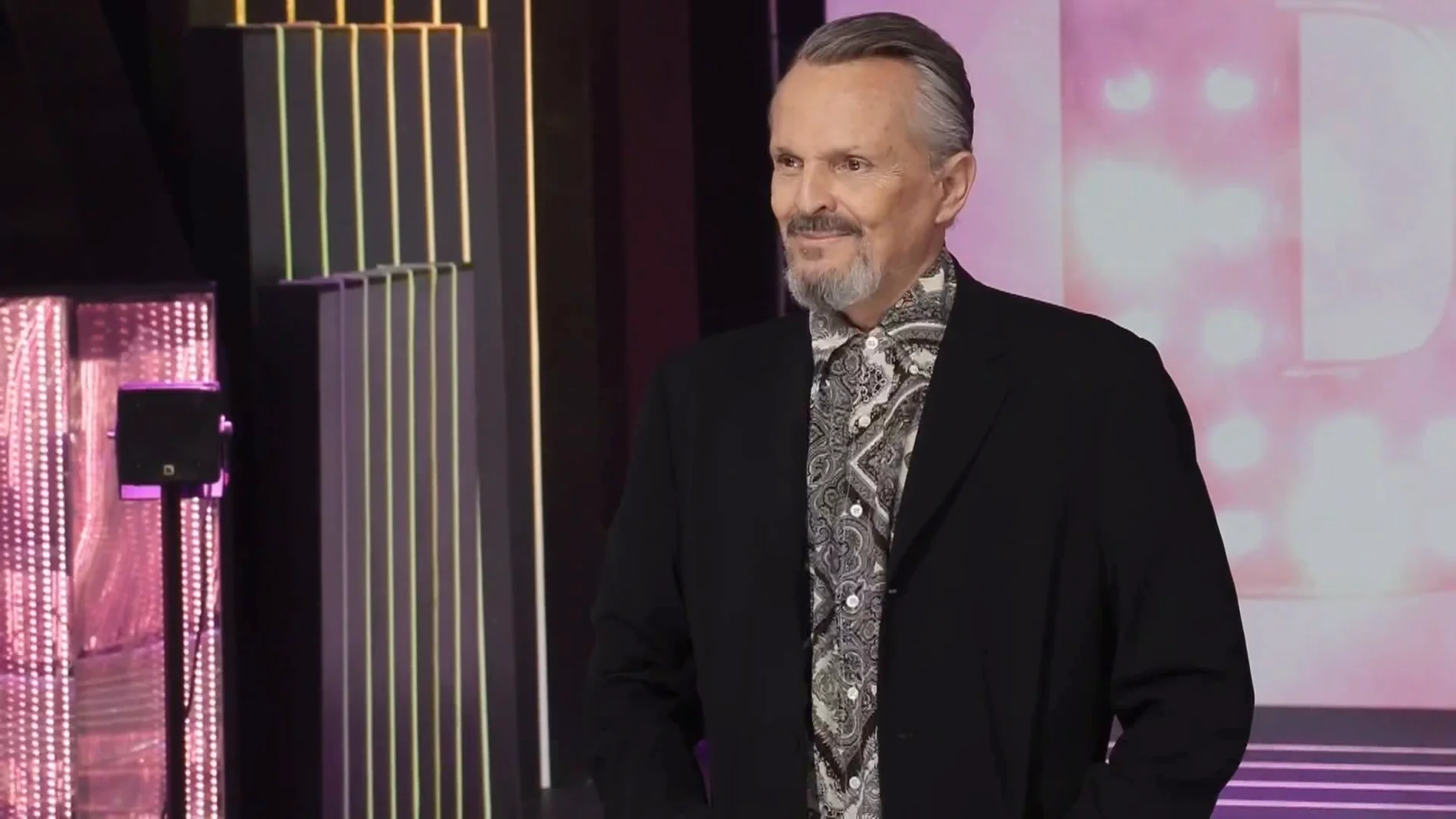 Miguel Bosé, de nuevo envuelto en polémica por acudir a un evento en defensa de las pseudoterapias Miguel Bosé, de nuevo envuelto en polémica por acudir a un evento en defensa de las pseudoterapias