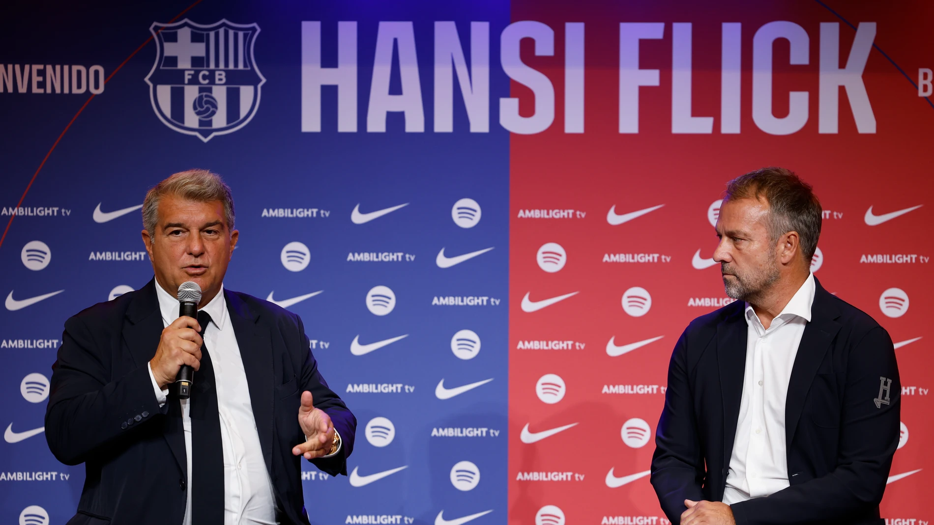 Joan Laporta habla ante los medios en la presentación de Hansi Flick Joan Laporta habla ante los medios en la presentación de Hansi Flick