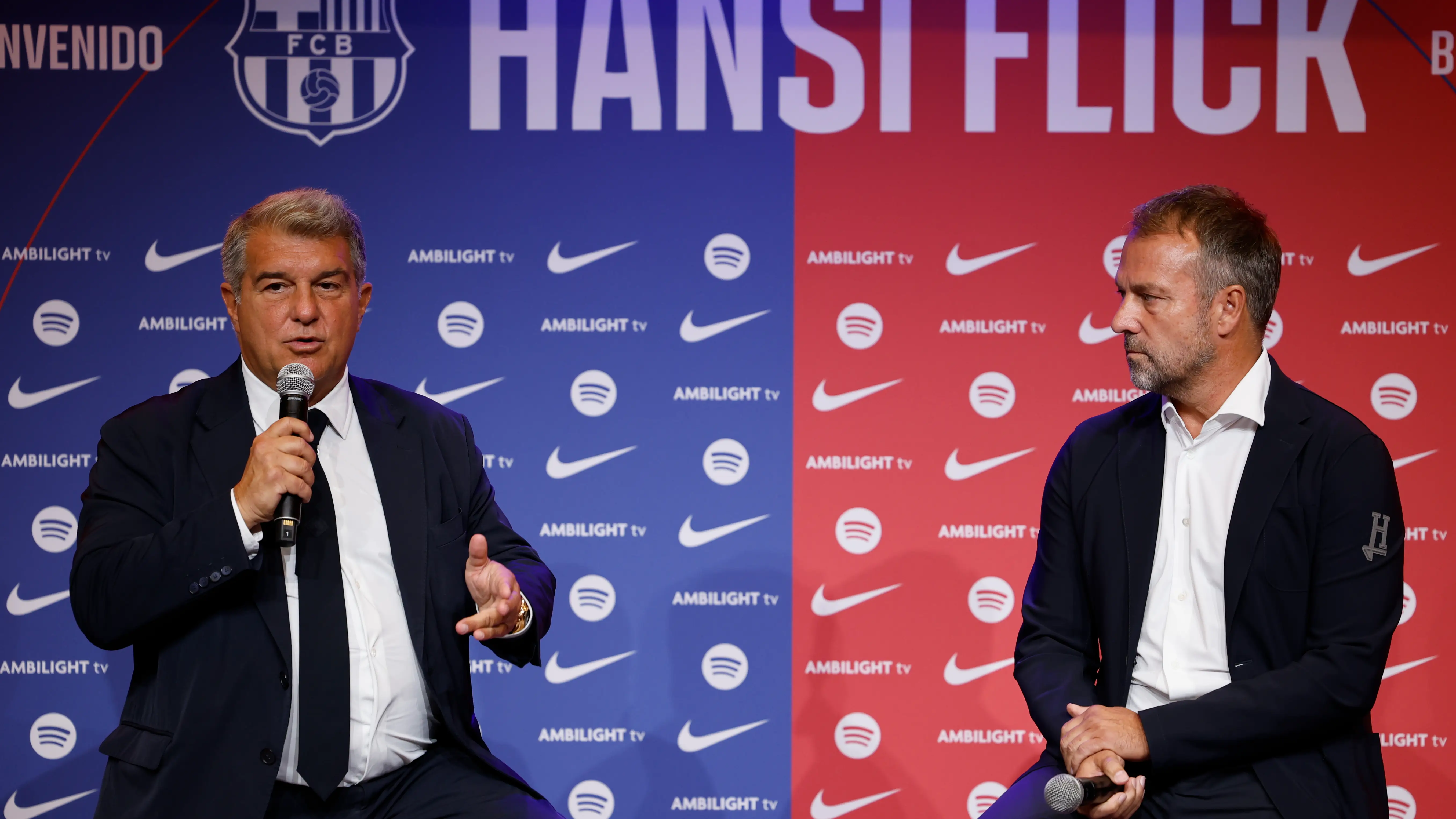 Joan Laporta habla ante los medios en la presentación de Hansi Flick Joan Laporta habla ante los medios en la presentación de Hansi Flick