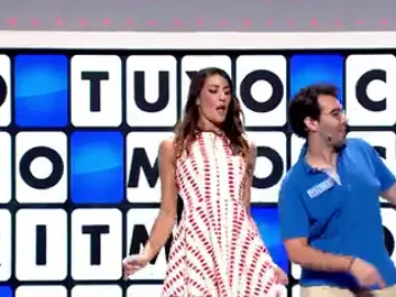 Laura Moure y los concursantes bailan al ritmo de una pegadiza canción en La ruleta de la suerte Laura Moure y los concursantes bailan al ritmo de una pegadiza canción en La ruleta de la suerte