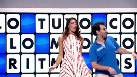 Laura Moure y los concursantes bailan al ritmo de una pegadiza canción en La ruleta de la suerte Laura Moure y los concursantes bailan al ritmo de una pegadiza canción en La ruleta de la suerte