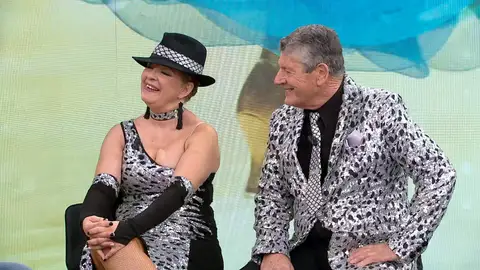 Juan Carlos y Paloma se enamoraron en la pista de baile y ahora la conquistan moviéndose al mismo son Juan Carlos y Paloma se enamoraron en la pista de baile y ahora la conquistan moviéndose al mismo son