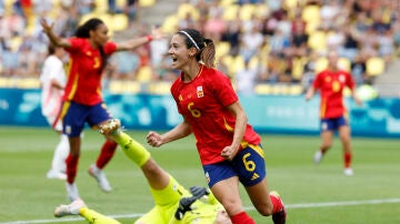 Aitana Bonmatí celebra su gol ante Japón