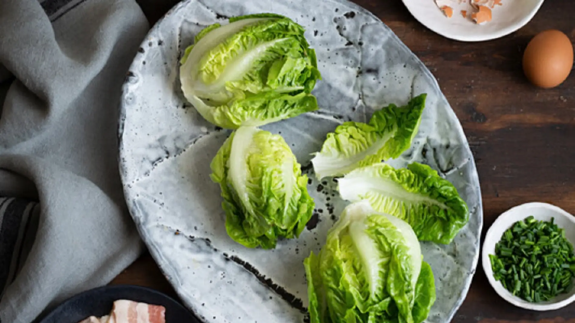 Cogollo Cogollos de lechuga a la plancha con salsa de pimientos del piquillo y ...