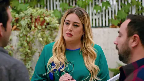 “Celebraré una boda real”: Asuman planea casar a Engin y Zeynep sin que lo sepan “Celebraré una boda real”: Asuman planea casar a Engin y Zeynep sin que lo sepan