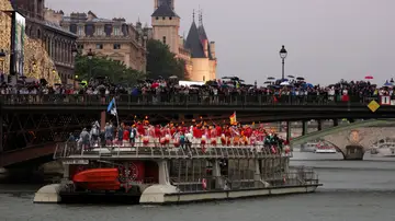 La delegación española ya surca el Sena La delegación española ya surca el Sena