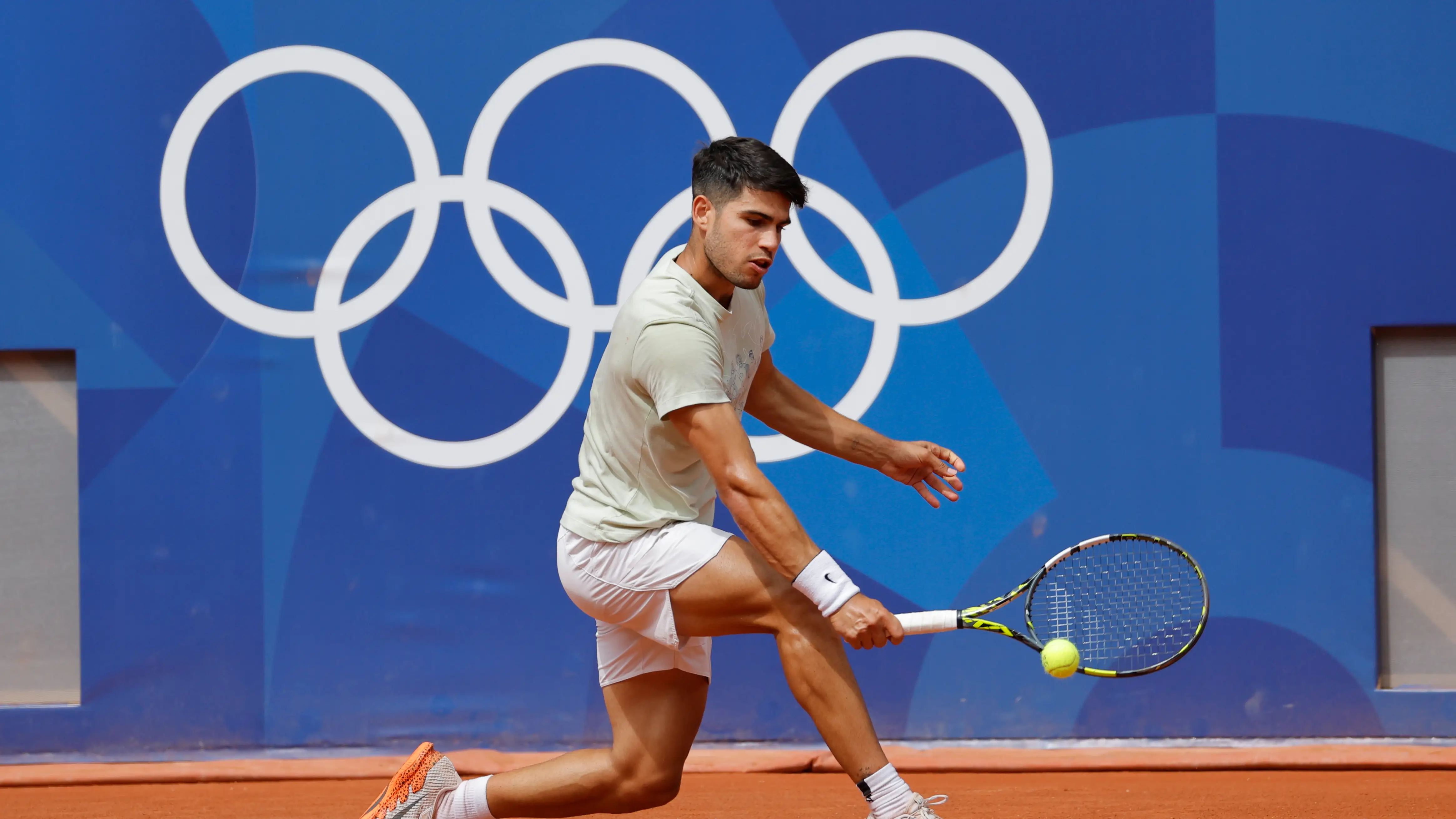 Carlos Alcaraz se ejercita en Par&iacute;s antes de su debut en los JJOO