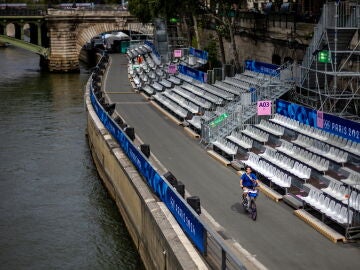 Gradas junto al río Sena, lugar de la ceremonia de inauguración de París 2024