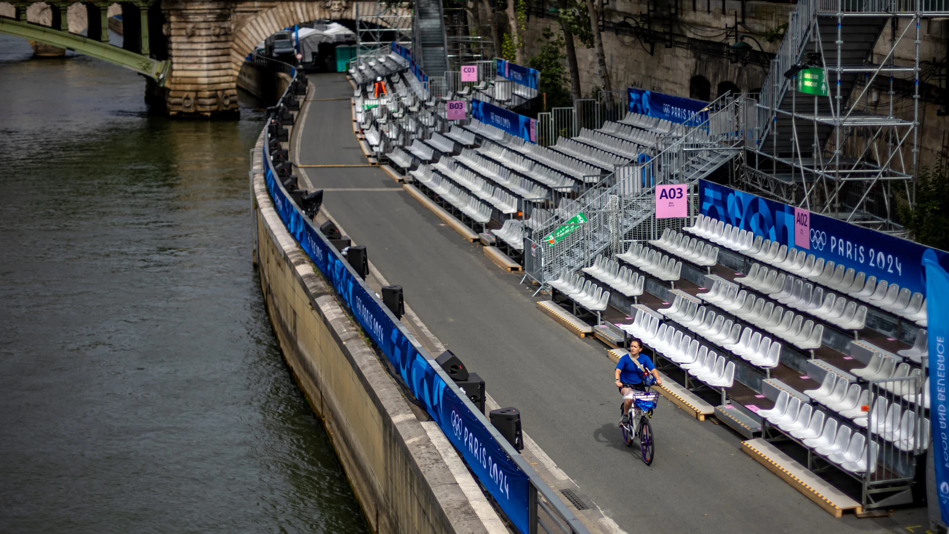 Gradas junto al río Sena, lugar de la ceremonia de inauguración de París 2024 Gradas junto al río Sena, lugar de la ceremonia de inauguración de París 2024