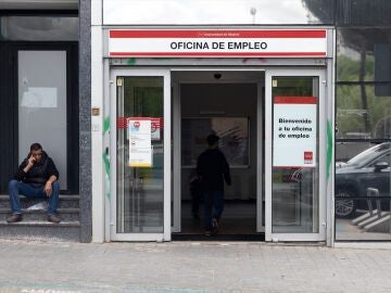 Entrada a una oficina del SEPE en Madrid