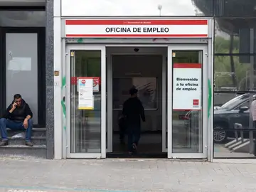 Entrada a una oficina del SEPE en Madrid Entrada a una oficina del SEPE en Madrid