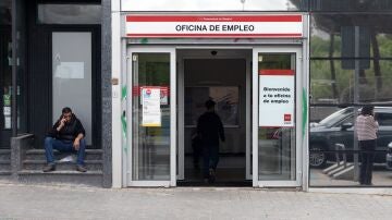 Entrada a una oficina del SEPE en Madrid