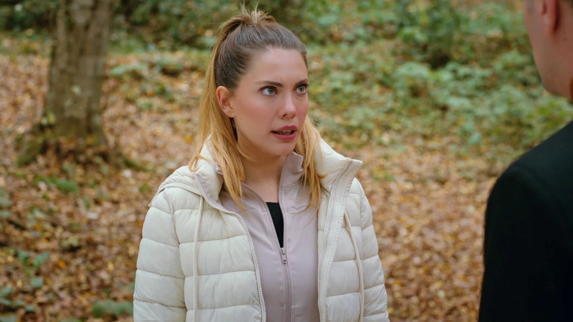 Engin y Yildiz caen en la trampa de Ender: ¡un fotógrafo los pilla juntos en el bosque! Engin y Yildiz caen en la trampa de Ender: ¡un fotógrafo los pilla juntos en el bosque!