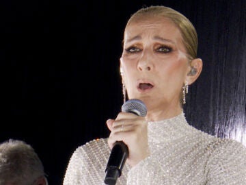 Céline Dion en su actuación en los Juegos Olímpicos de París