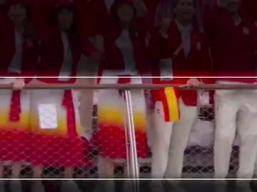 Las faldas de las deportistas españolas en la ceremonia inaugural Las faldas de las deportistas españolas en la ceremonia inaugural
