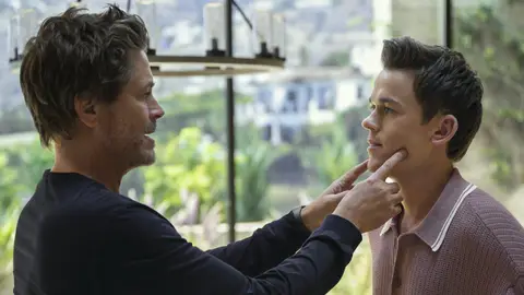 Rob Lowe junto a su hijo John Owen en Inestable Rob Lowe junto a su hijo John Owen en Inestable