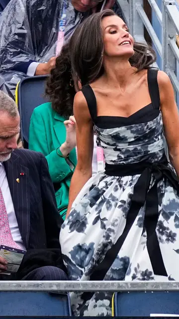 El vestido de la reina Letizia en el acto inaugural de los Juegos Olímpicos de París El vestido de la reina Letizia en el acto inaugural de los Juegos Olímpicos de París