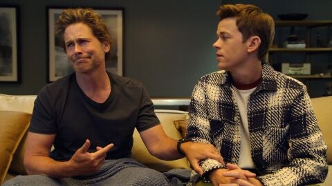 Rob Lowe y su hijo John Owen en la serie de Netflix, Inestable