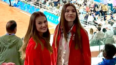 La princesa Leonor y la infanta Sofía en los Juegos Olímpicos animando a Rafa Nadal y Carlos Alcaraz La princesa Leonor y la infanta Sofía en los Juegos Olímpicos animando a Rafa Nadal y Carlos Alcaraz