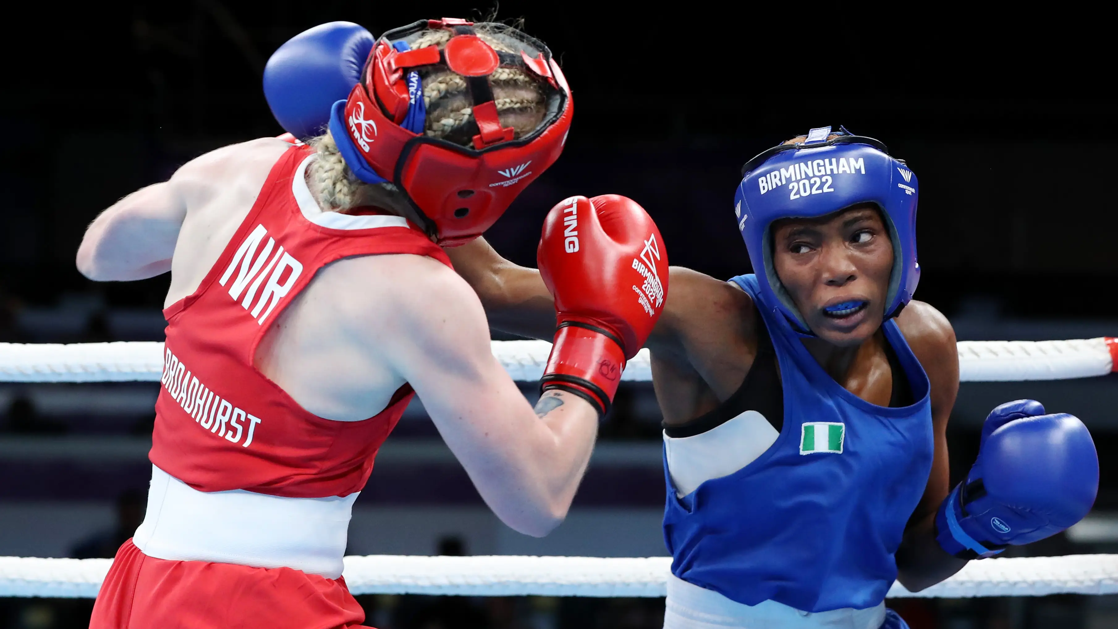Cynthia Temitayo Ogunsemilore boxeando en Birmingham 2022 Cynthia Temitayo Ogunsemilore boxeando en Birmingham 2022