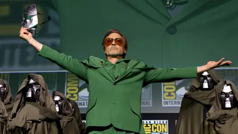 Robert Downey Jr. anunciando su papel de Victor Von Doom Robert Downey Jr. anunciando su papel de Victor Von Doom
