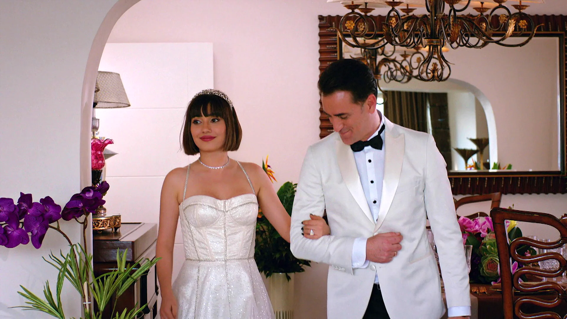 Asuman se ha salido con la suya: ¡Zeynep y Engin se casan de verdad! Asuman se ha salido con la suya: ¡Zeynep y Engin se casan de verdad!