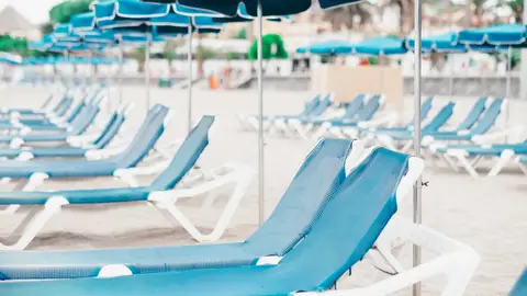 Sombrillas en una playa Sombrillas en una playa