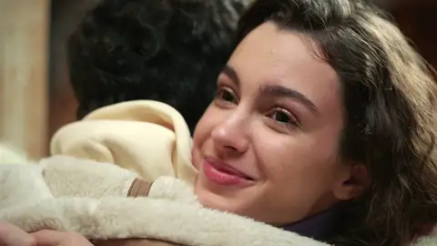 En el último capítulo de Hermanos: Las dudas empiezan a atormentar a Ayaz al no saber si Asiye siente lo mismo que él En el último capítulo de Hermanos: Las dudas empiezan a atormentar a Ayaz al no saber si Asiye siente lo mismo que él
