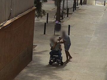 Atraco a un hombre en silla de ruedas