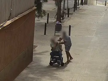 Atraco a un hombre en silla de ruedas Atraco a un hombre en silla de ruedas